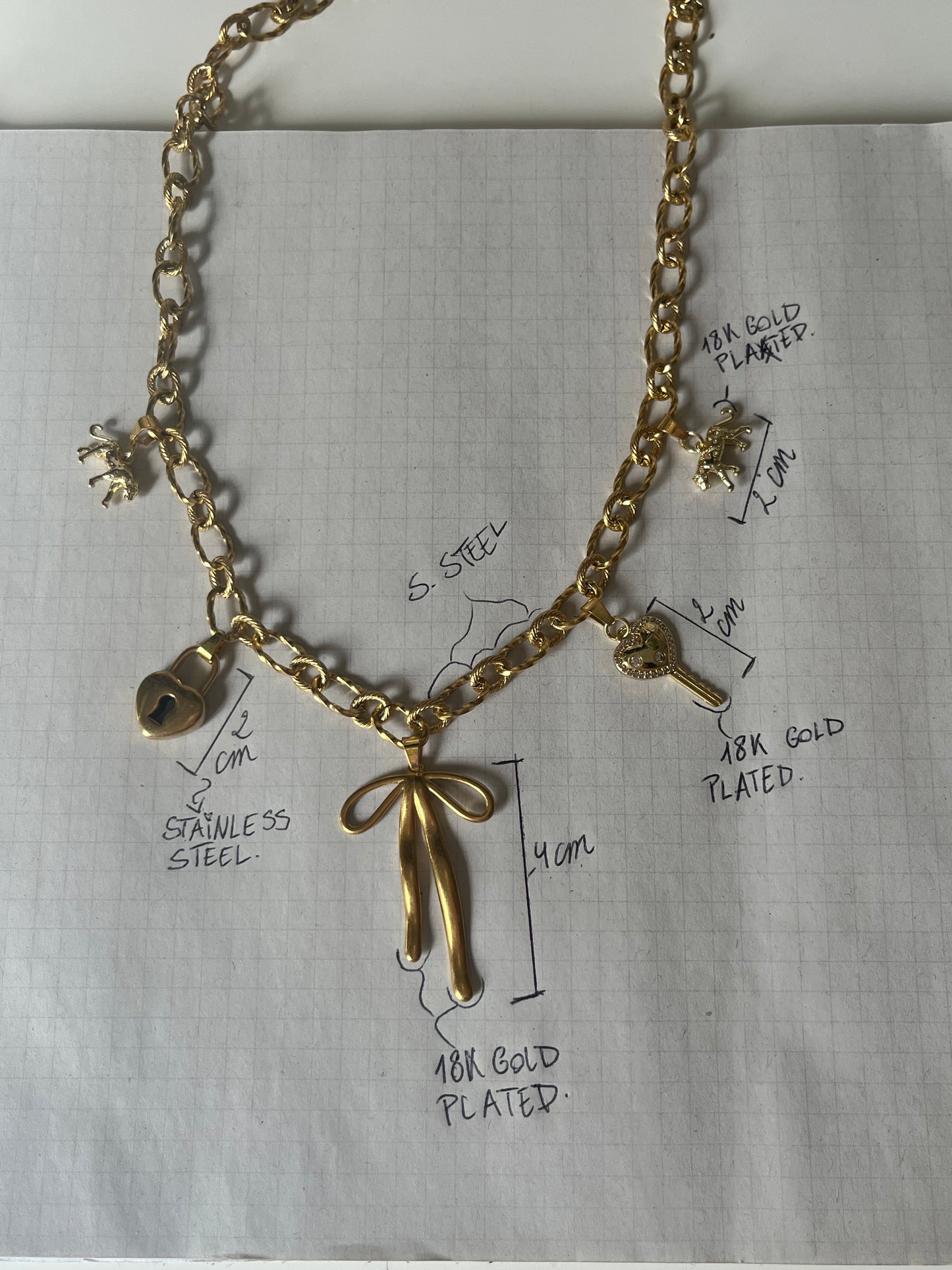 Bow necklace