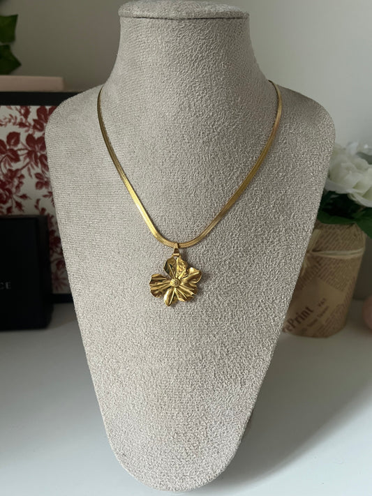 Flower necklace