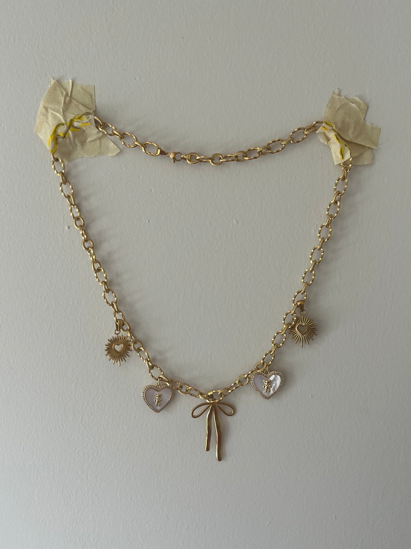 Bow necklace